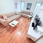 Best Apartment With Kitchen In The Center